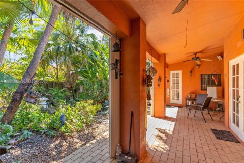 Casa en venta en Miami, Florida, 4 dormitorios, 191.38 m2 № 2057898 - foto 24