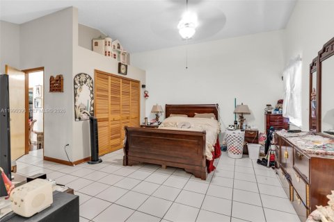 Casa en venta en Miami, Florida, 4 dormitorios, 191.38 m2 № 2057898 - foto 16
