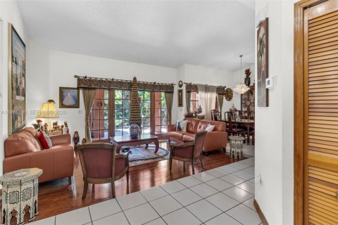 Casa en venta en Miami, Florida, 4 dormitorios, 191.38 m2 № 2057898 - foto 5