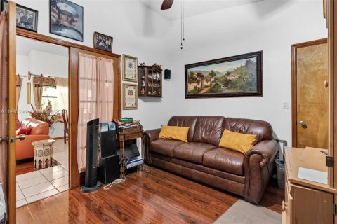 Casa en venta en Miami, Florida, 4 dormitorios, 191.38 m2 № 2057898 - foto 19