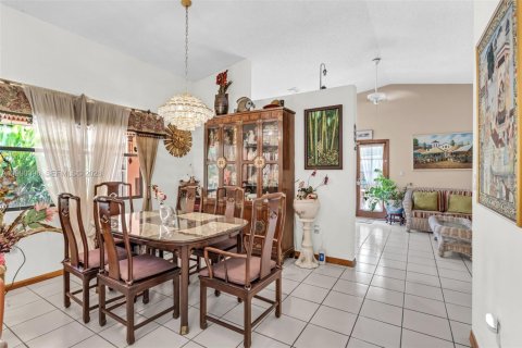Casa en venta en Miami, Florida, 4 dormitorios, 191.38 m2 № 2057898 - foto 9