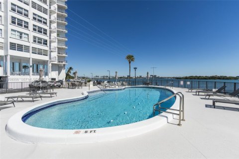 Купить кондоминиум в Норт-Майами, Флорида 1 спальня, 77.2м2, № 2025223 - фото 20