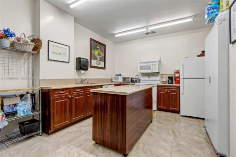 Купить кондоминиум в Норт-Майами, Флорида 1 спальня, 77.2м2, № 2025223 - фото 28