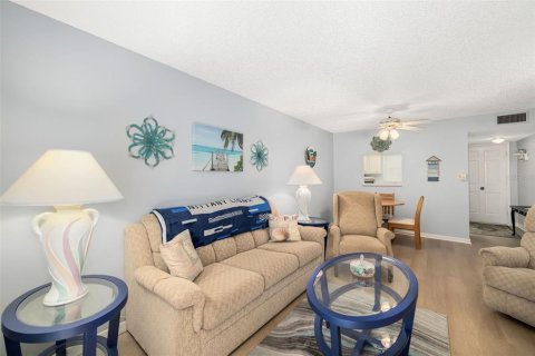 Condo in Bradenton, Florida, 1 bedroom  № 1511373 - photo 12