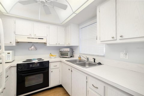 Condo in Bradenton, Florida, 1 bedroom  № 1511373 - photo 5