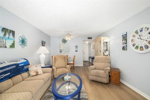 Condo in Bradenton, Florida, 1 bedroom  № 1511373 - photo 11