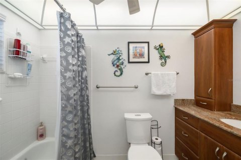 Condo in Bradenton, Florida, 1 bedroom  № 1511373 - photo 18