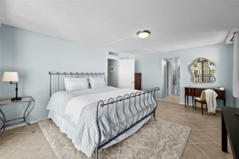 Condo in Clearwater, Florida, 2 bedrooms  № 1885727 - photo 17