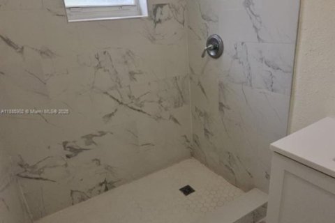 Commercial property in Miami, Florida 1 bedroom, 125.6 sq.m. № 1932330 - photo 1