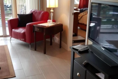 Condo in Oakland Park, Florida, 2 bedrooms  № 1706191 - photo 6