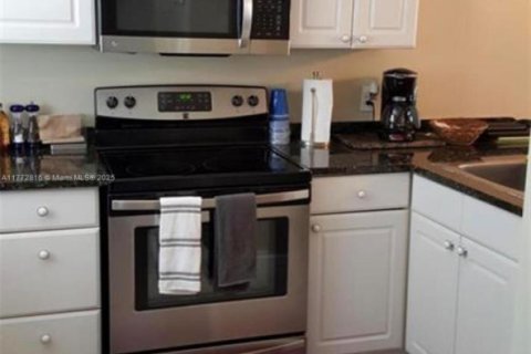 Condo in Oakland Park, Florida, 2 bedrooms  № 1706191 - photo 3