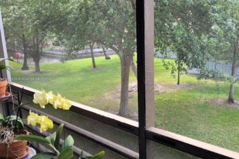 Condo in Oakland Park, Florida, 2 bedrooms  № 1706191 - photo 11