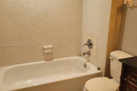 Condo in Oakland Park, Florida, 2 bedrooms  № 1706191 - photo 9