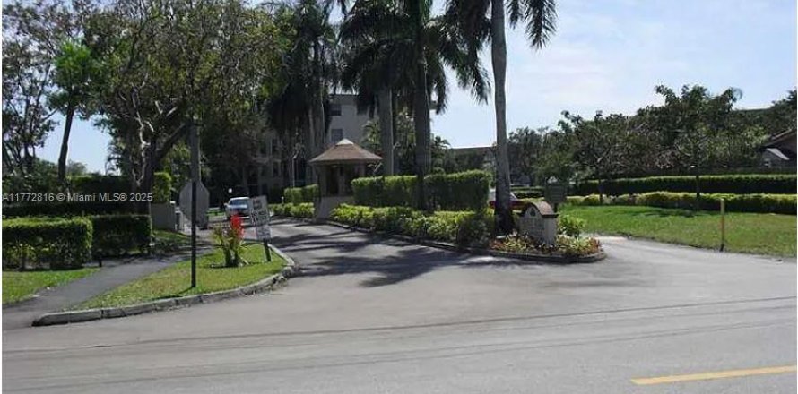 Condo in Oakland Park, Florida, 2 bedrooms № 1706191