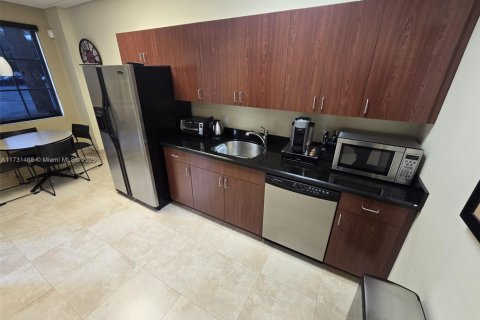 Commercial property in Coral Springs, Florida № 1710561 - photo 17