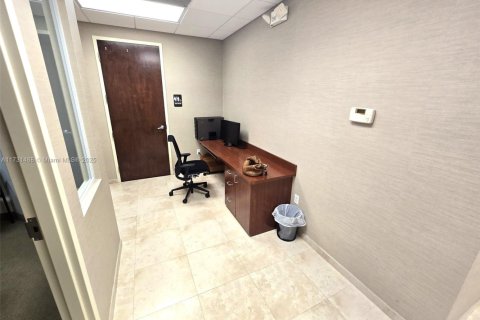 Commercial property in Coral Springs, Florida № 1710561 - photo 23