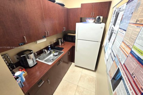 Commercial property in Coral Springs, Florida № 1710561 - photo 9
