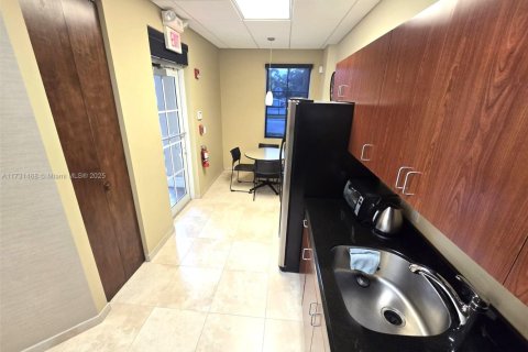 Commercial property in Coral Springs, Florida № 1710561 - photo 15