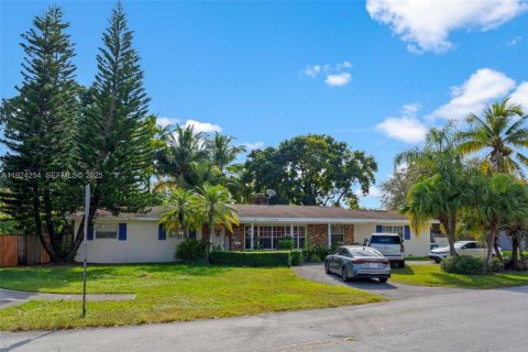 Casa en venta en Palmetto Bay, Florida, 3 dormitorios, 172.8 m2 № 1983059 - foto 1
