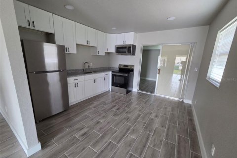 Apartamento en alquiler en Zephyrhills, Florida, 2 dormitorios, 107.02 m2 № 2107468 - foto 9