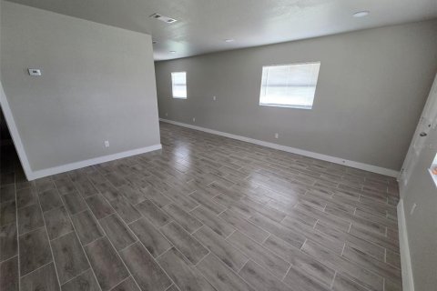 Apartamento en alquiler en Zephyrhills, Florida, 2 dormitorios, 107.02 m2 № 2107468 - foto 5
