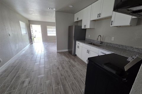 Apartamento en alquiler en Zephyrhills, Florida, 2 dormitorios, 107.02 m2 № 2107468 - foto 10