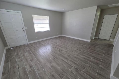 Apartamento en alquiler en Zephyrhills, Florida, 2 dormitorios, 107.02 m2 № 2107468 - foto 6