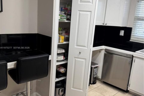 Copropriété à vendre à Sunrise, Floride: 2 chambres, 95.22 m2 № 2041848 - photo 5