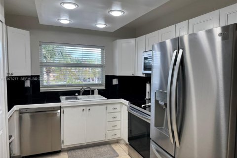 Copropriété à vendre à Sunrise, Floride: 2 chambres, 95.22 m2 № 2041848 - photo 2