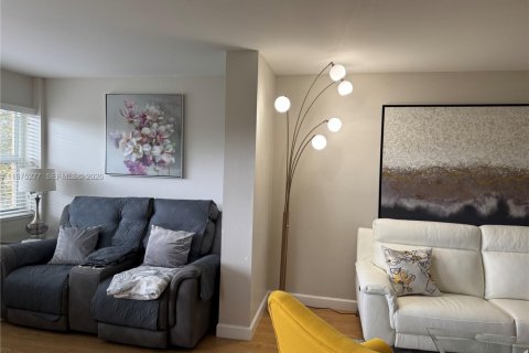 Copropriété à vendre à Sunrise, Floride: 2 chambres, 95.22 m2 № 2041848 - photo 13