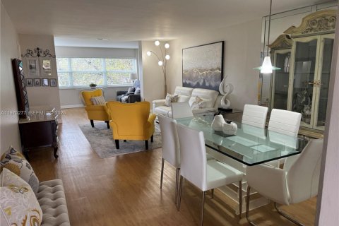 Copropriété à vendre à Sunrise, Floride: 2 chambres, 95.22 m2 № 2041848 - photo 7