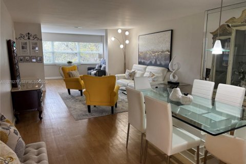 Copropriété à vendre à Sunrise, Floride: 2 chambres, 95.22 m2 № 2041848 - photo 8