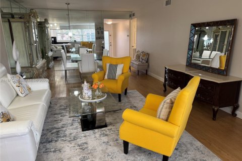 Copropriété à vendre à Sunrise, Floride: 2 chambres, 95.22 m2 № 2041848 - photo 11