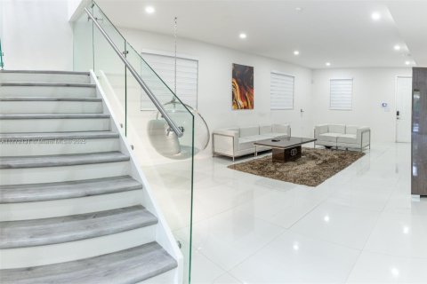 House in Homestead, Florida 5 bedrooms, 310.29 sq.m. № 1867875 - photo 16