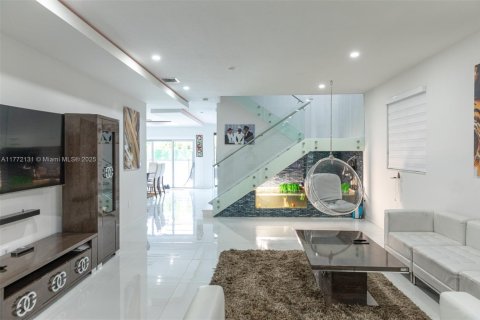 House in Homestead, Florida 5 bedrooms, 310.29 sq.m. № 1867875 - photo 8