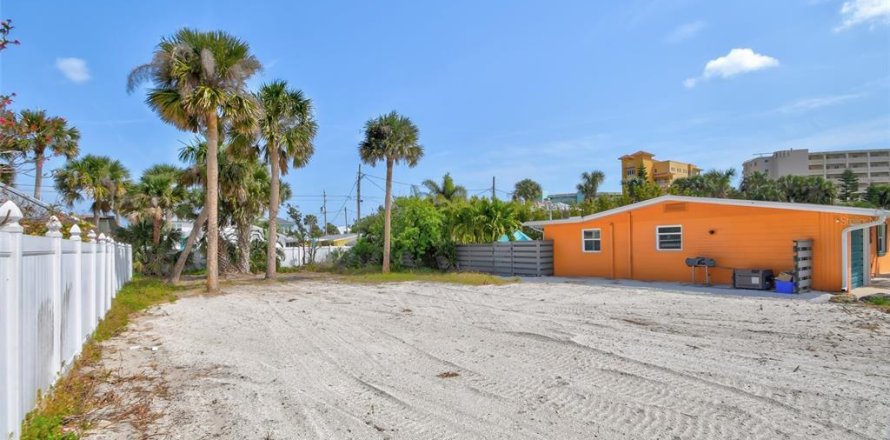 Land in New Smyrna Beach, Florida № 1597272