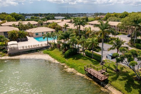 Купить кондоминиум в Маргит, Флорида 2 спальни, 75.72м2, № 2066777 - фото 10