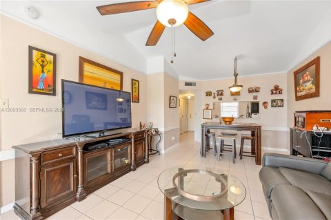 Купить кондоминиум в Маргит, Флорида 2 спальни, 75.72м2, № 2066777 - фото 3