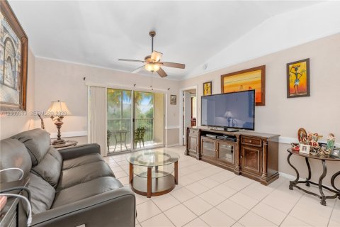 Купить кондоминиум в Маргит, Флорида 2 спальни, 75.72м2, № 2066777 - фото 4