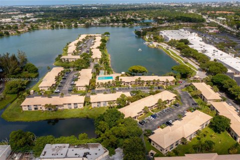 Купить кондоминиум в Маргит, Флорида 2 спальни, 75.72м2, № 2066777 - фото 13