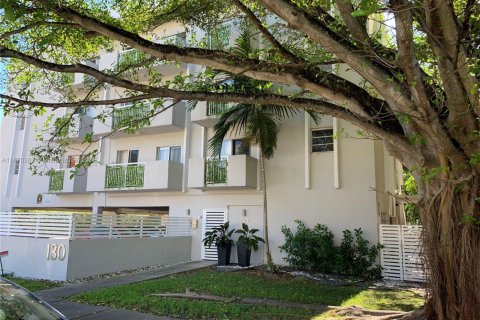 Condo in Coral Gables, Florida, 1 bedroom  № 1895418 - photo 2