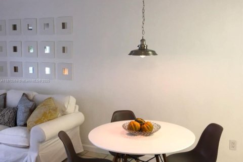 Condo in Coral Gables, Florida, 1 bedroom  № 1895418 - photo 28
