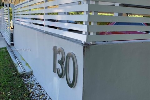 Condo in Coral Gables, Florida, 1 bedroom  № 1895418 - photo 4