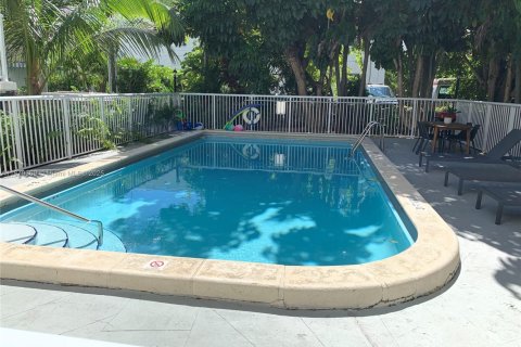Condominio en alquiler en Coral Gables, Florida, 1 dormitorio № 1895418 - foto 11