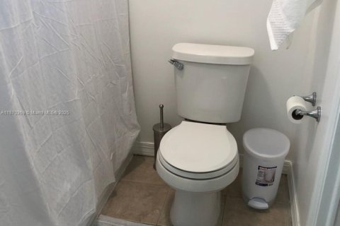 Condo in Coral Gables, Florida, 1 bedroom  № 1895418 - photo 26