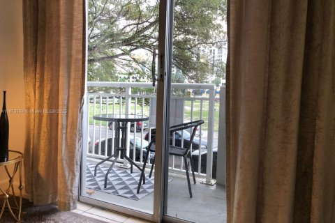 Condominio en alquiler en Coral Gables, Florida, 1 dormitorio № 1895418 - foto 25