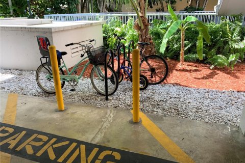 Condo in Coral Gables, Florida, 1 bedroom  № 1895418 - photo 12
