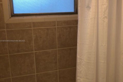 Condo in Coral Gables, Florida, 1 bedroom  № 1895418 - photo 27