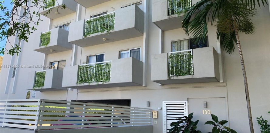 Condo in Coral Gables, Florida, 1 bedroom  № 1895418