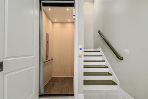 Touwnhouse à louer à Tampa, Floride: 4 chambres, 268.77 m2 № 2291197 - photo 16